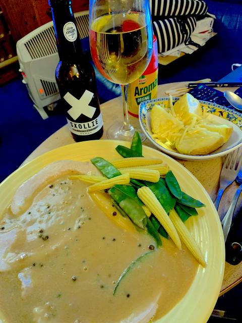 A turkey dinner in peppercorn sauce with veg