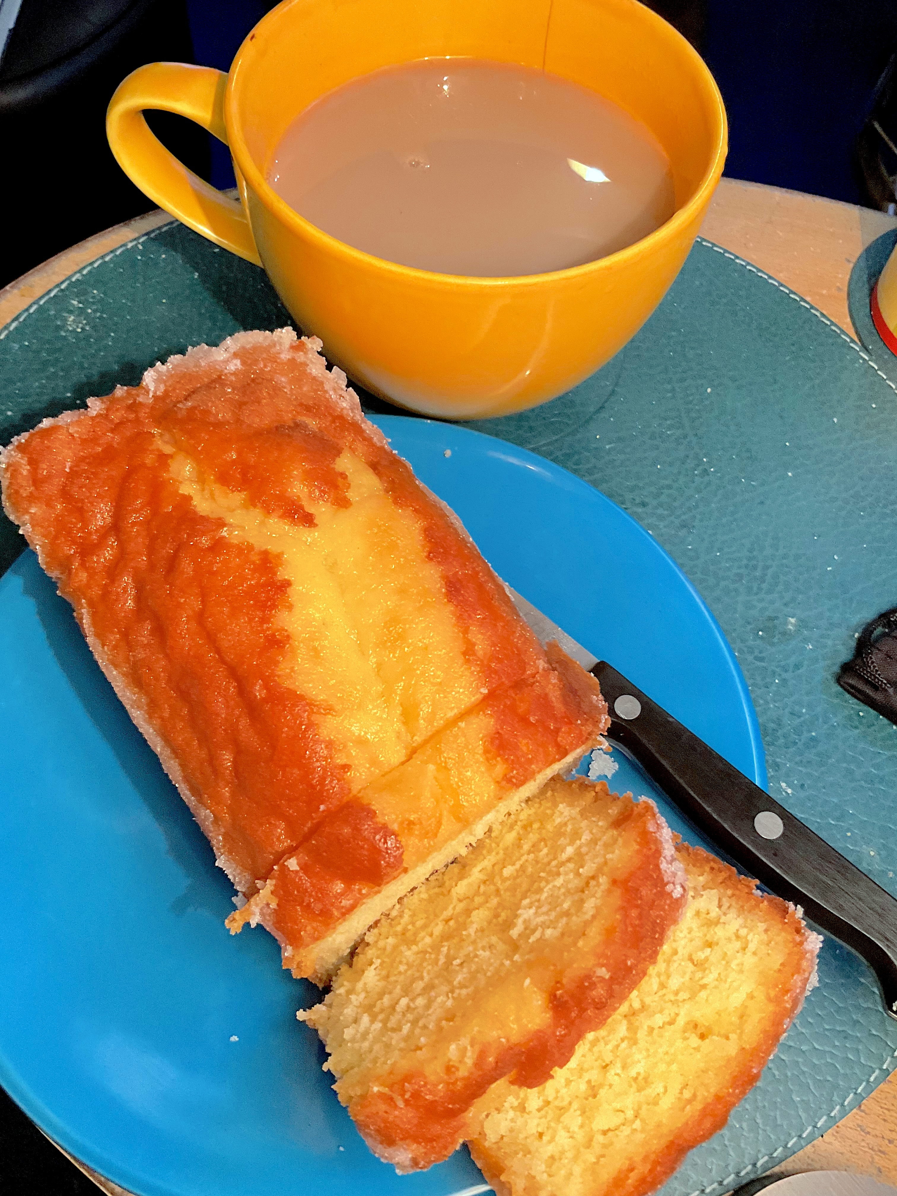 A Home Made Lemon Drizzle Cake