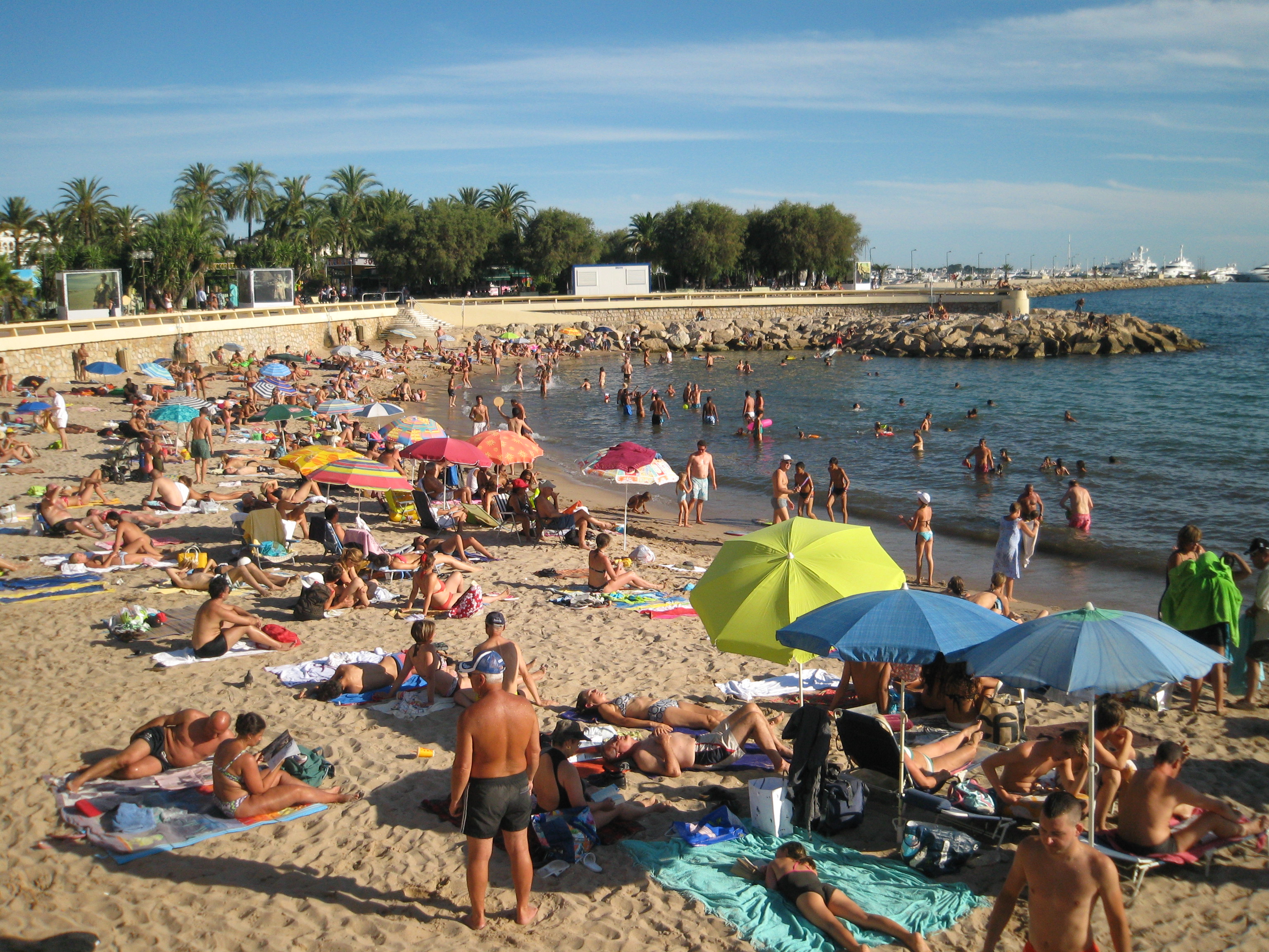 Cannes public beach 7pm